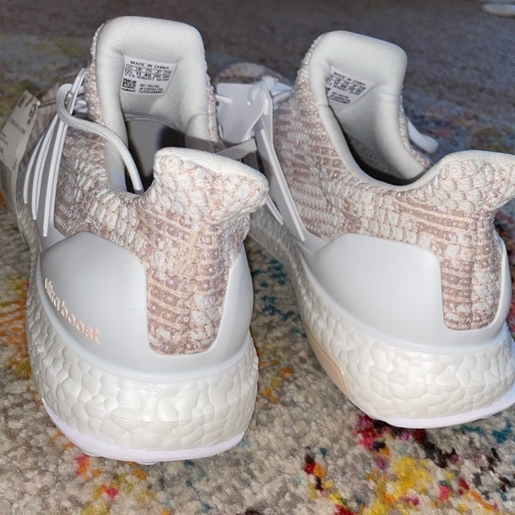 NWT🤩🤩🚨🚨🚨
Wmns UltraBoost 4.0 DNA 'White Cream' 2021 Size 12.5 - Picture 6 of 11